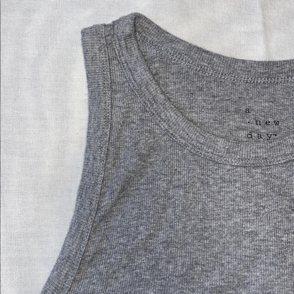 Gray Ribbed Tank Top - Picture 2 of 4